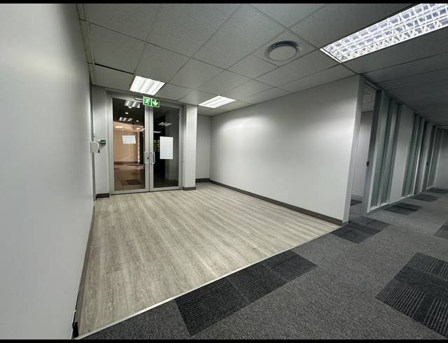 5,800M² OFFICE FOR SALE IN SUNNINGHILL